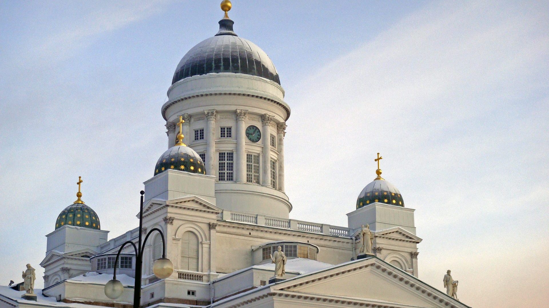 Der weiße Dom von Helsinki im Winter