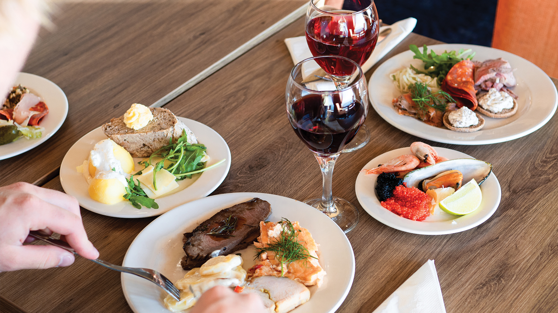 Buffet an Bord der Finnlines-Fähre