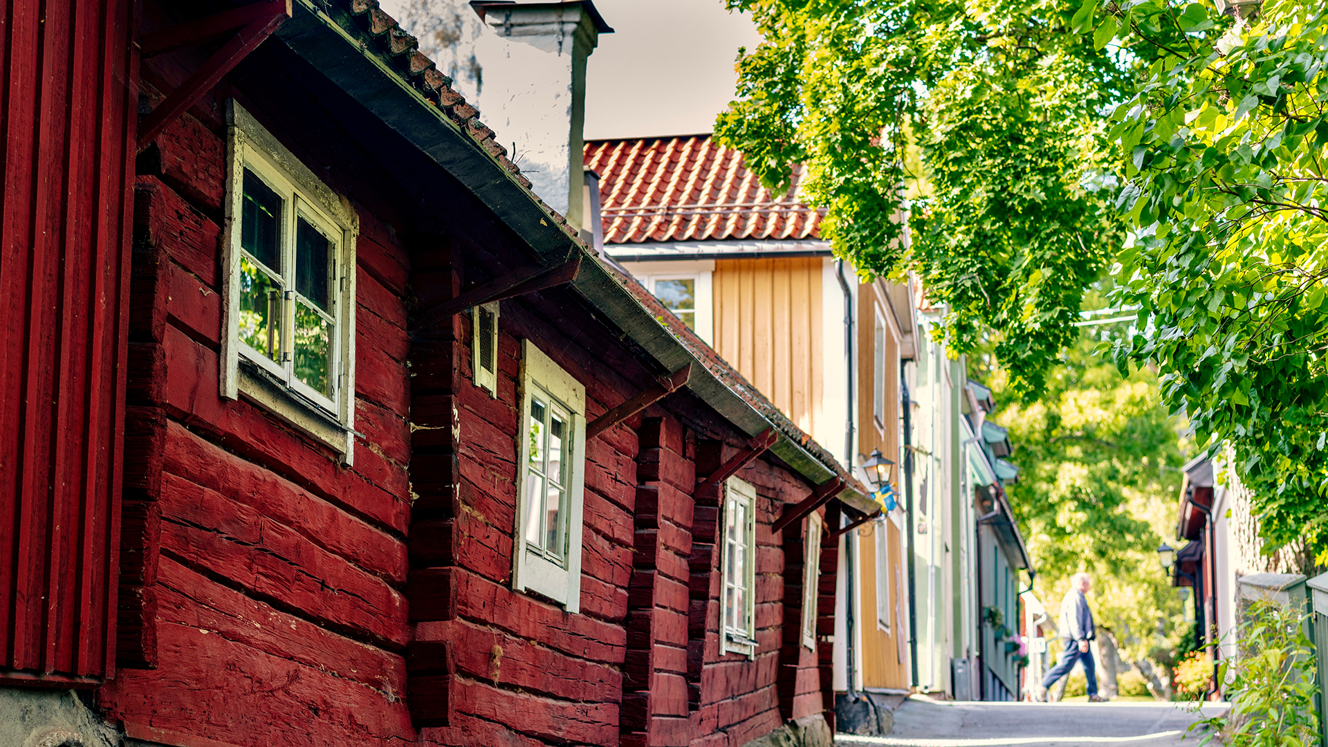 Ruotsin hurmaavat kylät - kuvaa punaisesta hirsitalosta.
