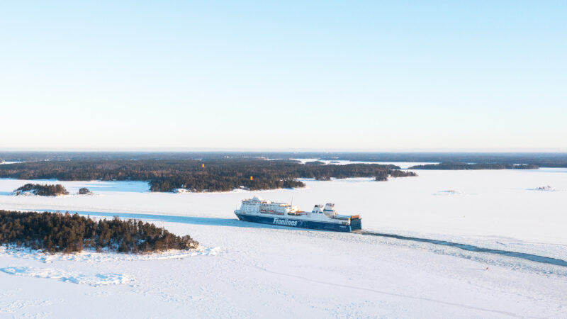 Finnlines-veerboot op de winterse Oostzee