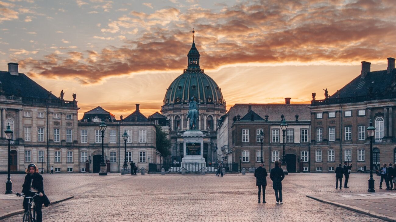 Pałac Amalienborg, rezydencja duńskiej rodziny królewskiej.
