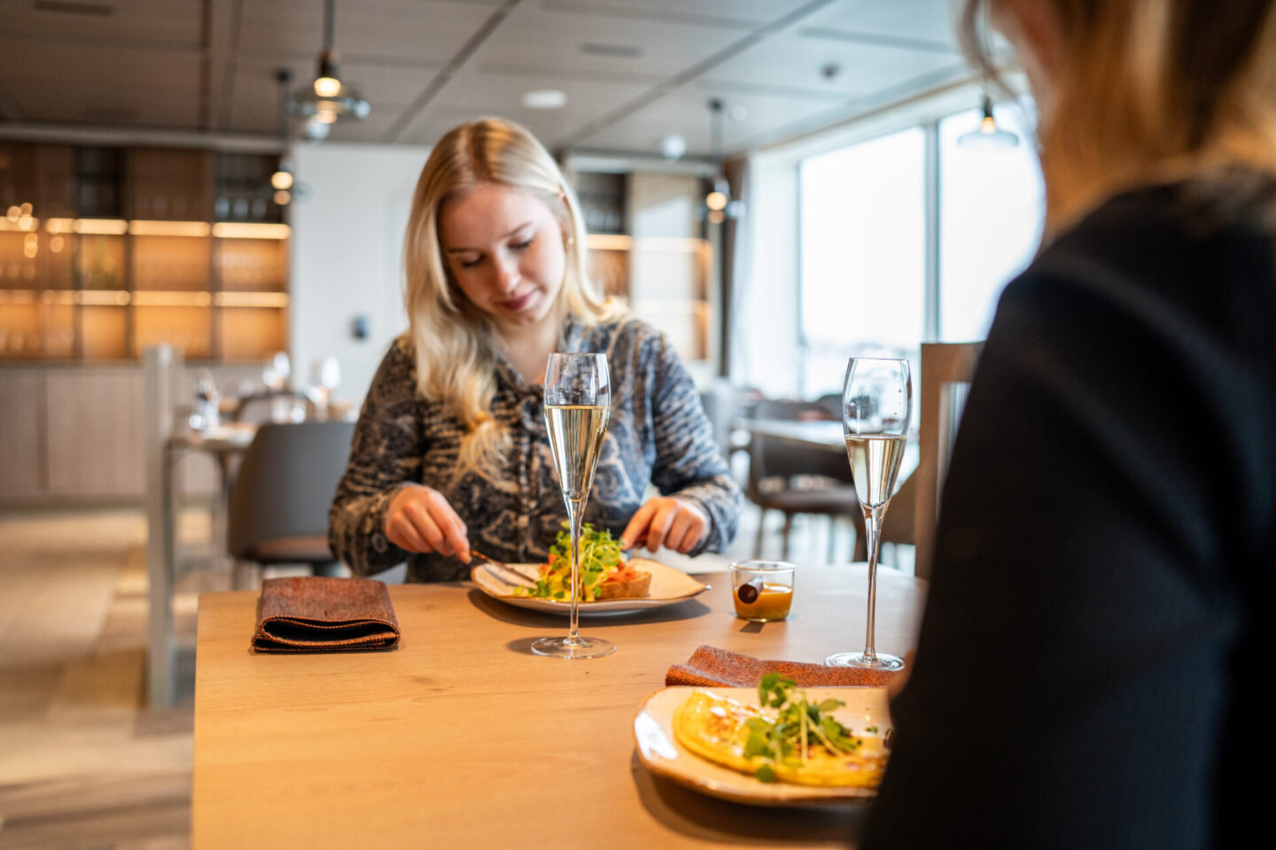 Ystävysten ensimmäinen yhteinen reissu vaati myös hyvää ruokaa.