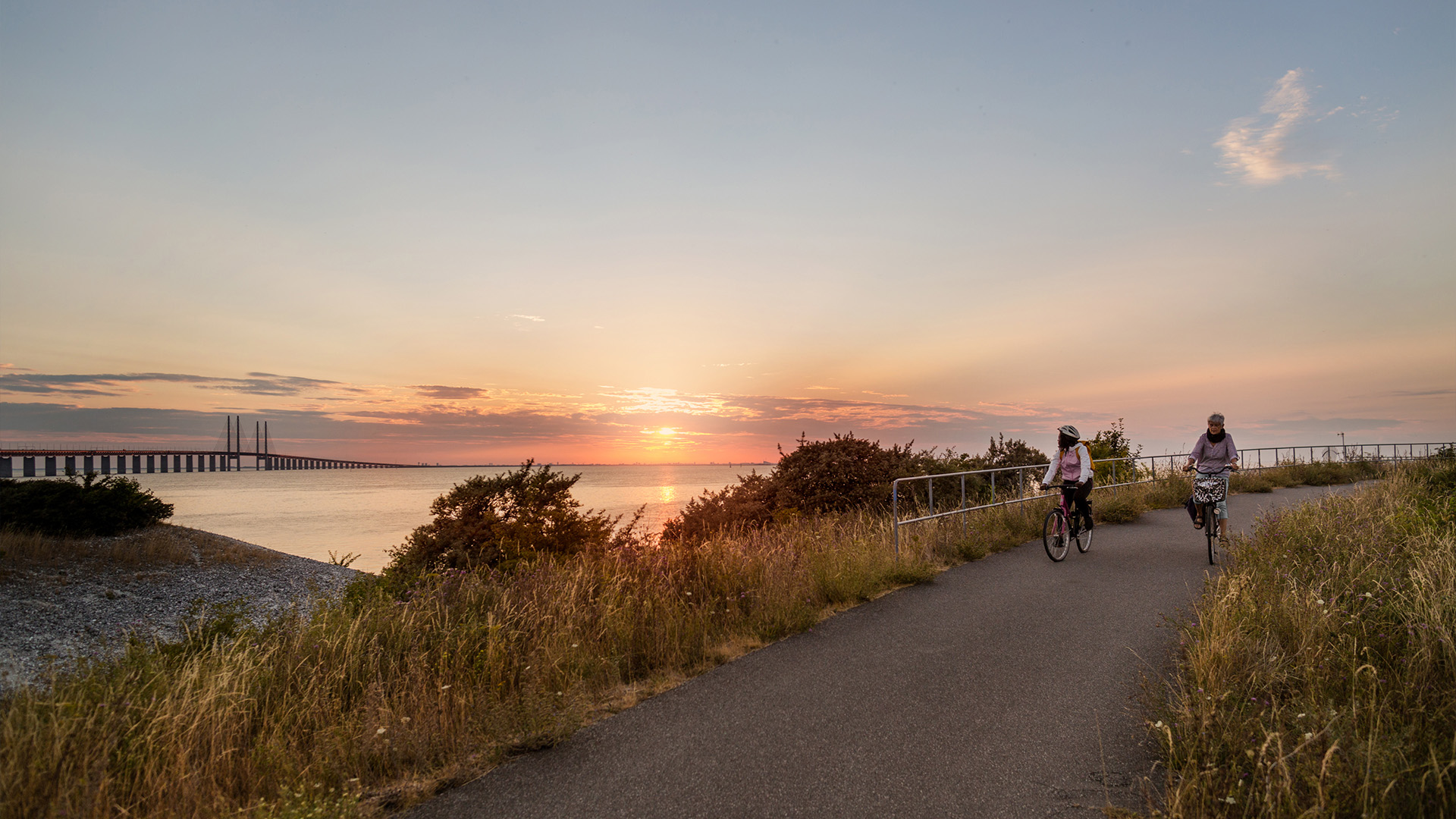 Blick auf die Öresundbrücke am Abend